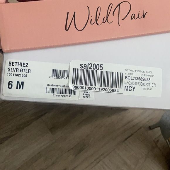 Brand new silver glitter sandals on a high heel - Picture 7 of 8